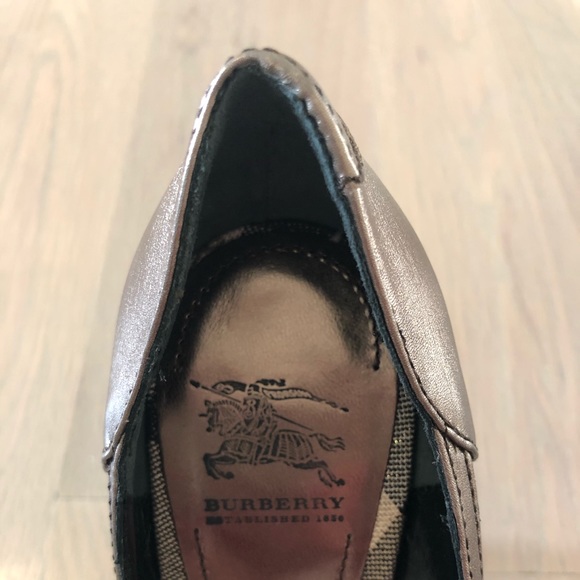 Burberry Heels - Picture 7 of 8
